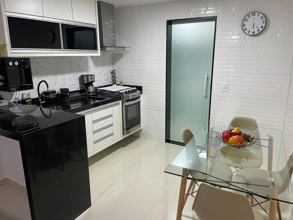 Apartamento moderno e super confortável localizado a alguns passos da Praia Grande Arraial do Cabo Exterior foto